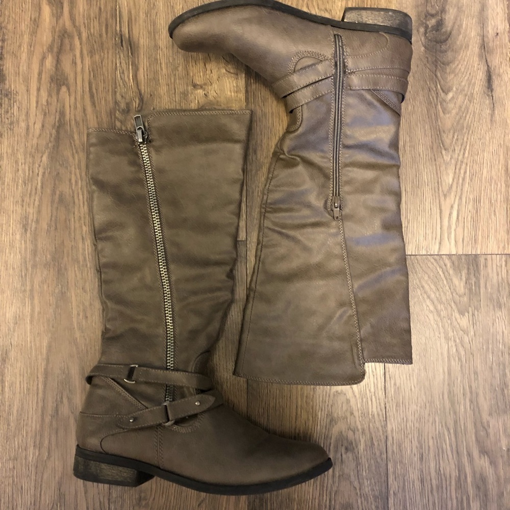 Rampage Idella Grey Boots Size 9